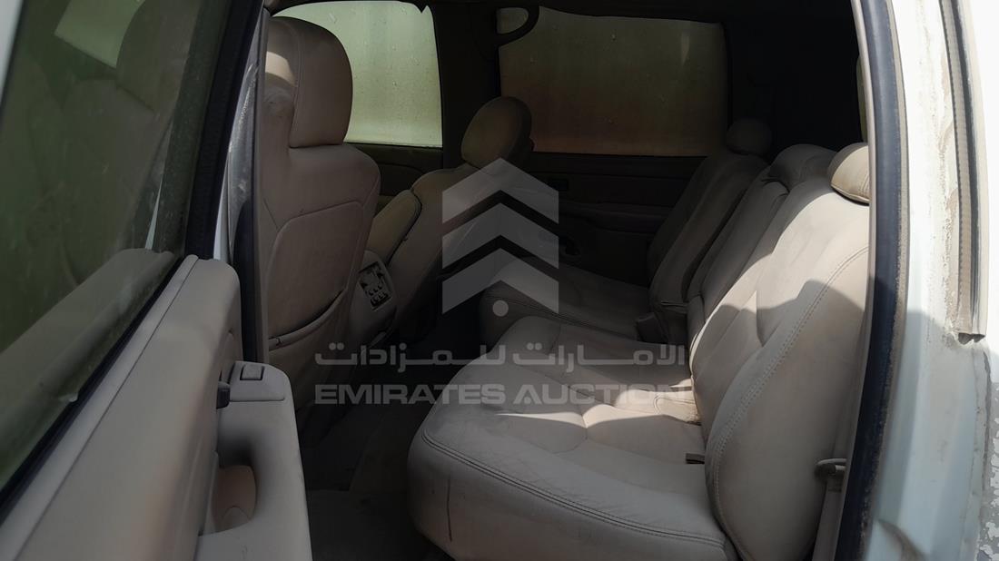 2004 GMC Suburban — Rear Left Passenger View — Photo 19