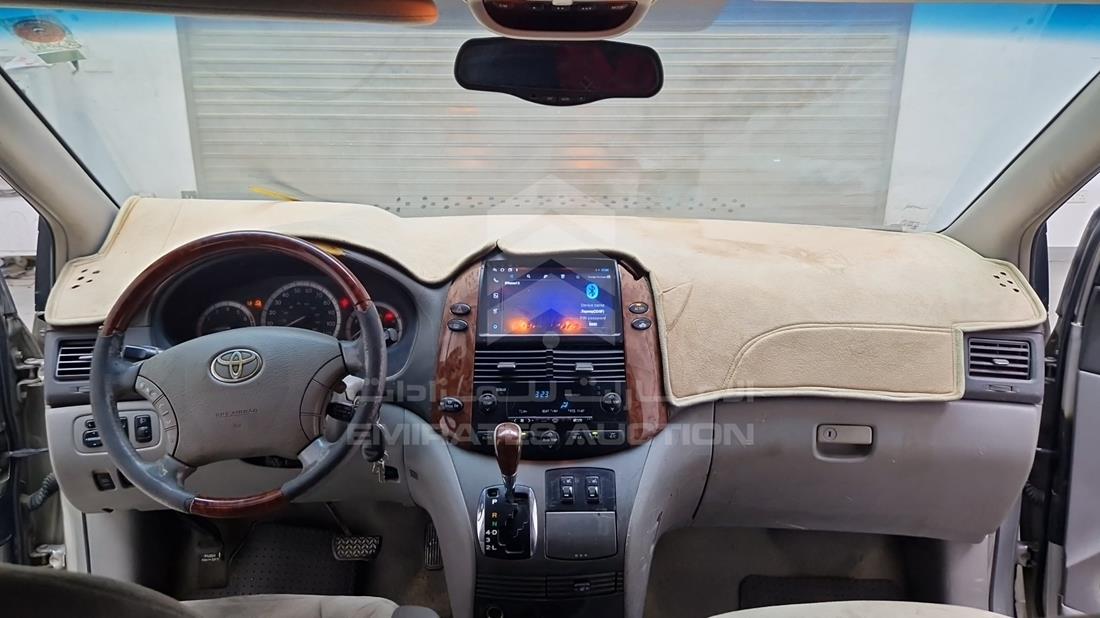 2004 Toyota Sienna — Full Dashboard View — Photo 19