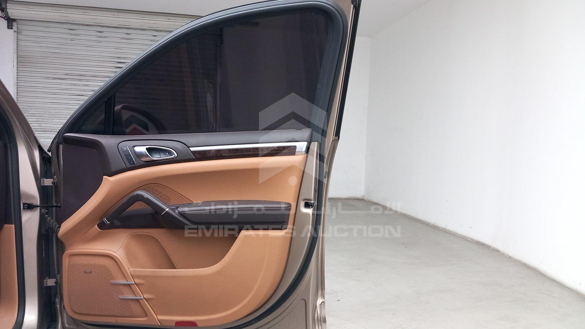 2016 PORSCHE CAYENNE VIN: WP1ZZZ92ZGLA72112