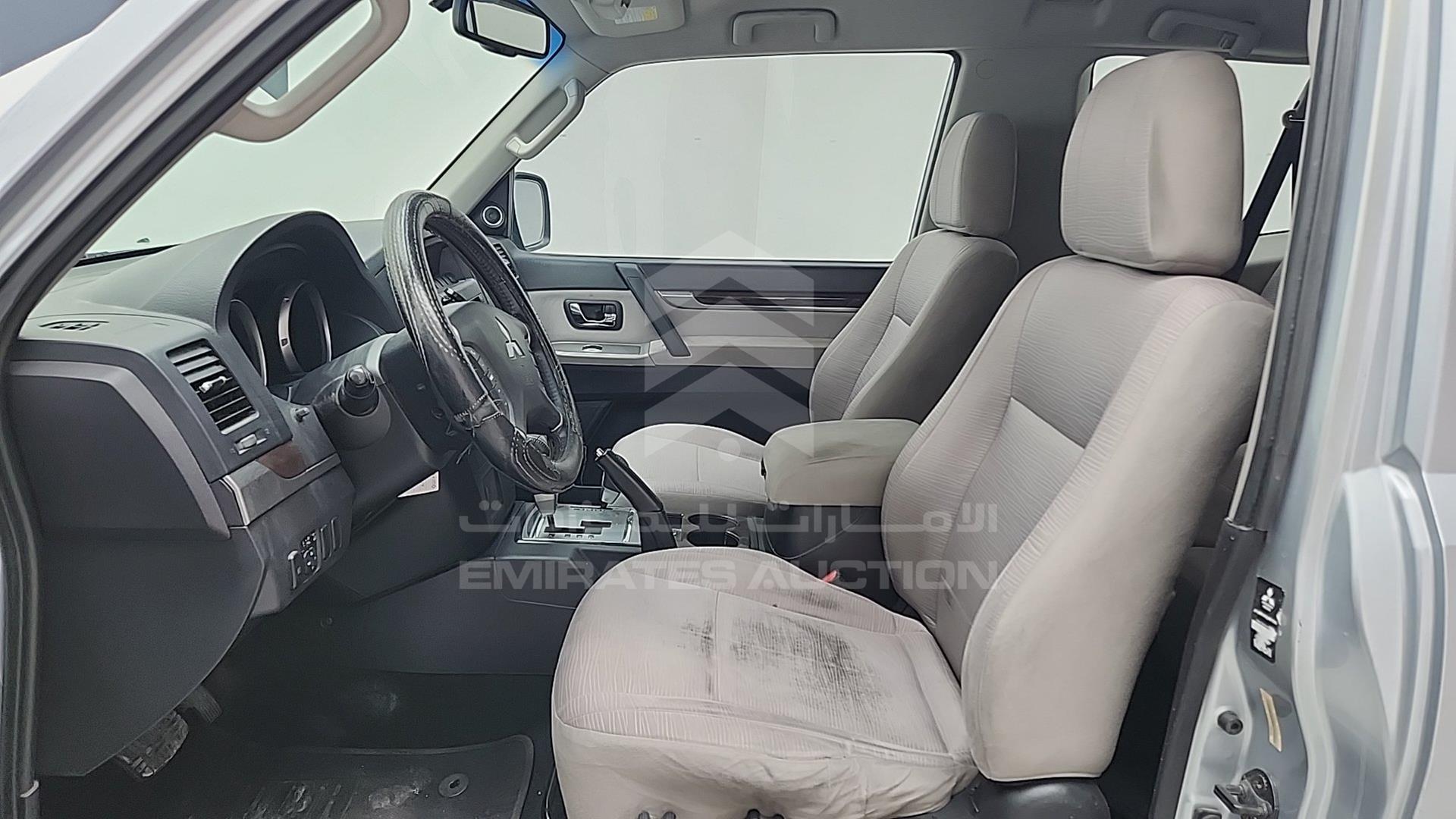 2011 MITSUBISHI PAJERO VIN: JMYMRV85WBJ704625