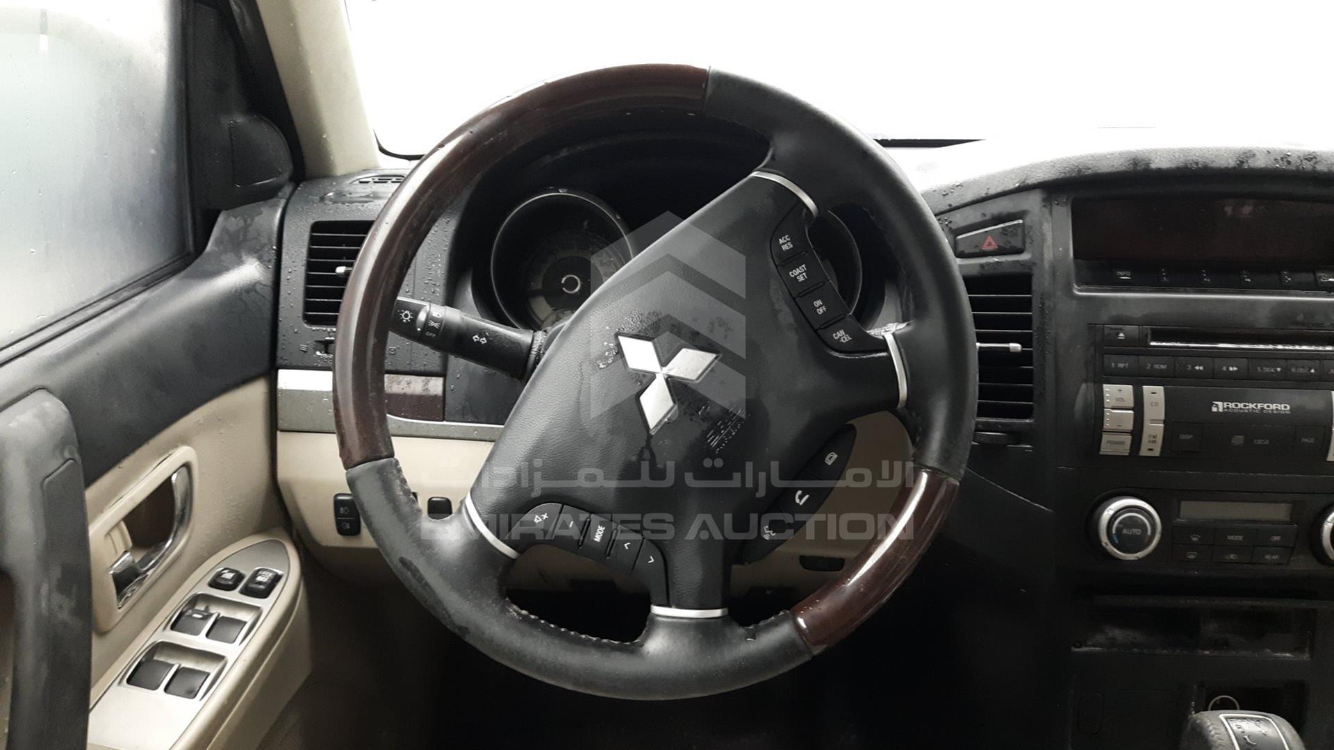2011 MITSUBISHI PAJERO VIN: JMYLRV95WBJ709201