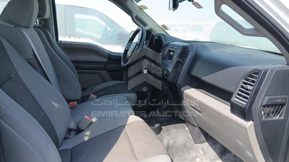 فورد اف 150 2019 — زاوية الراكب الأمامي للمقعد — صورة 25