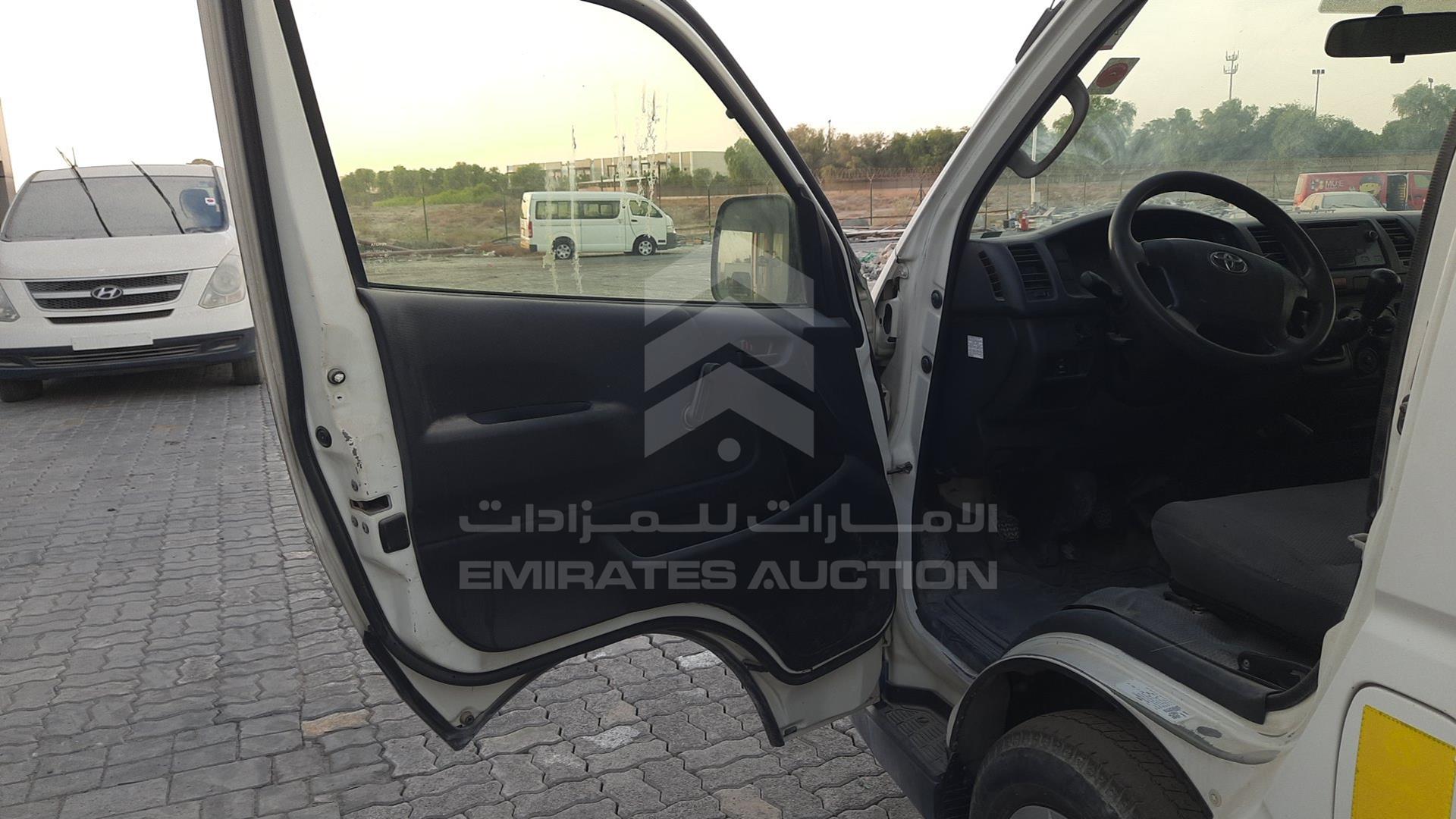 2017 TOYOTA HIACE VIN: JTFHX02P1H0111359