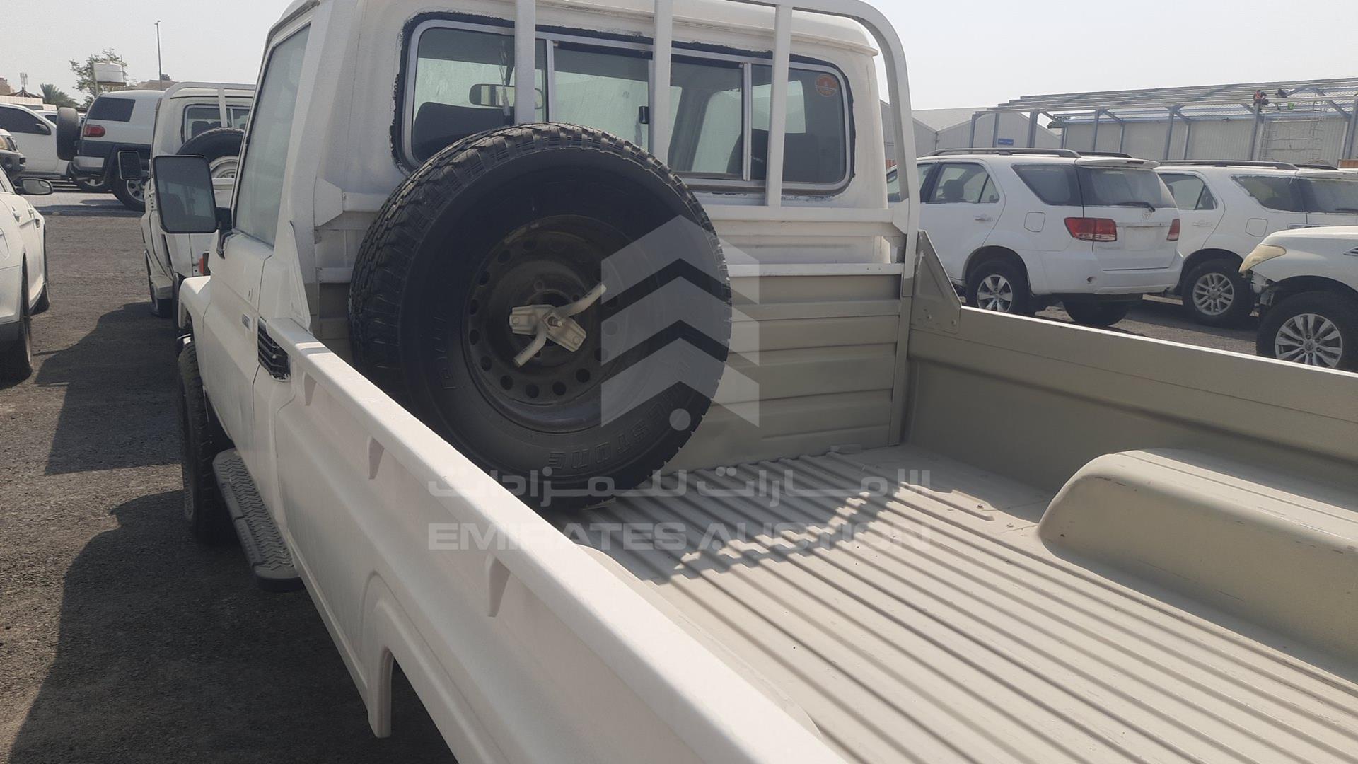 2000 TOYOTA LAND CRUISER PICKUP VIN: JTFLJ71J4Y8000999