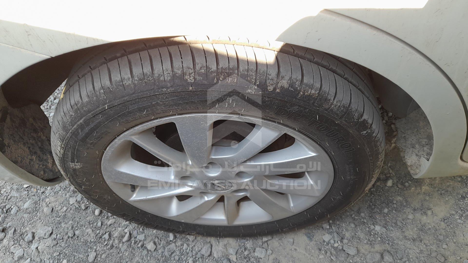 2015 NISSAN TIIDA VIN: MNTBC2C92F6008234
