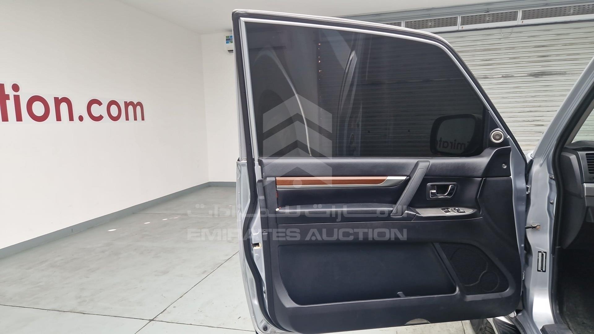 2009 MITSUBISHI PAJERO VIN: JMYMYV87W9J702367