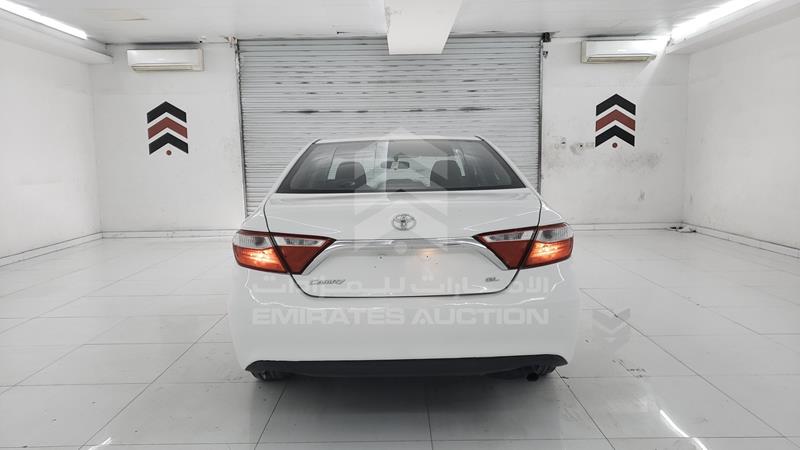 6T1BF9FK9HX695666 Auction: EmiratesAuction Lot: 422756 6T1BF9FK9HX695666 Toyota Camry 2017 WHITE Photo 8