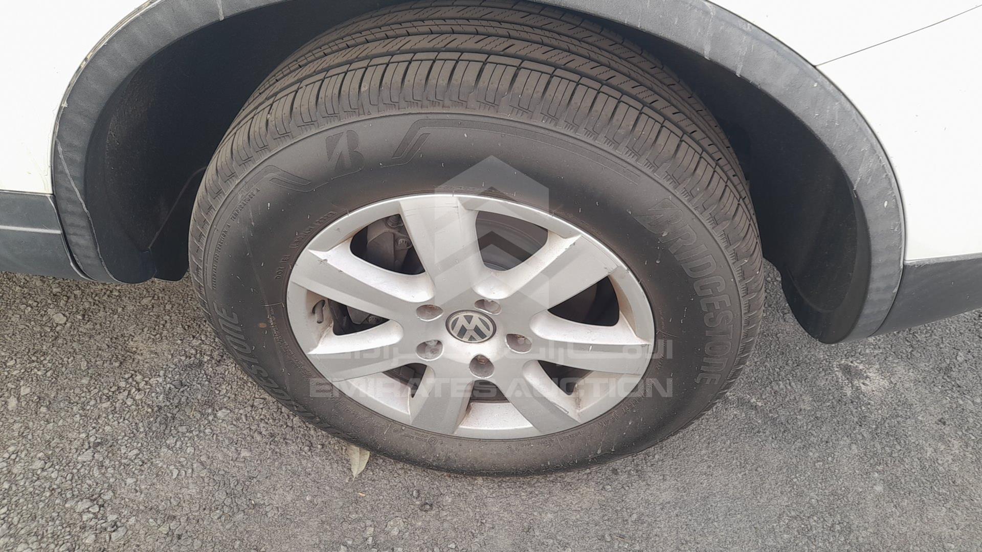 2013 VOLKSWAGEN TOUAREG VIN: WVGBC2BP5DD000334