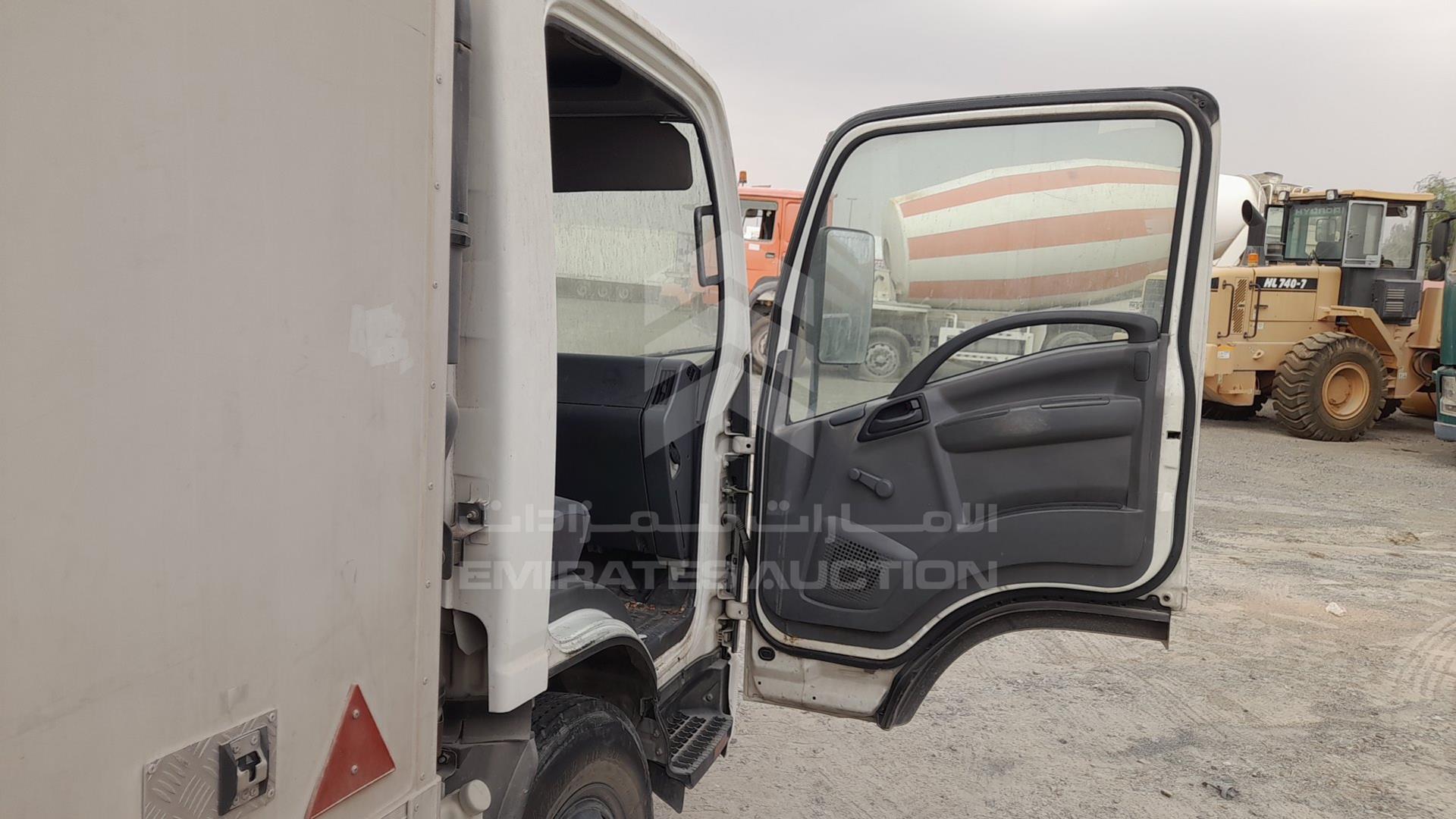 2017 ISUZU NPR VIN: JAAKP34H4H7P07991