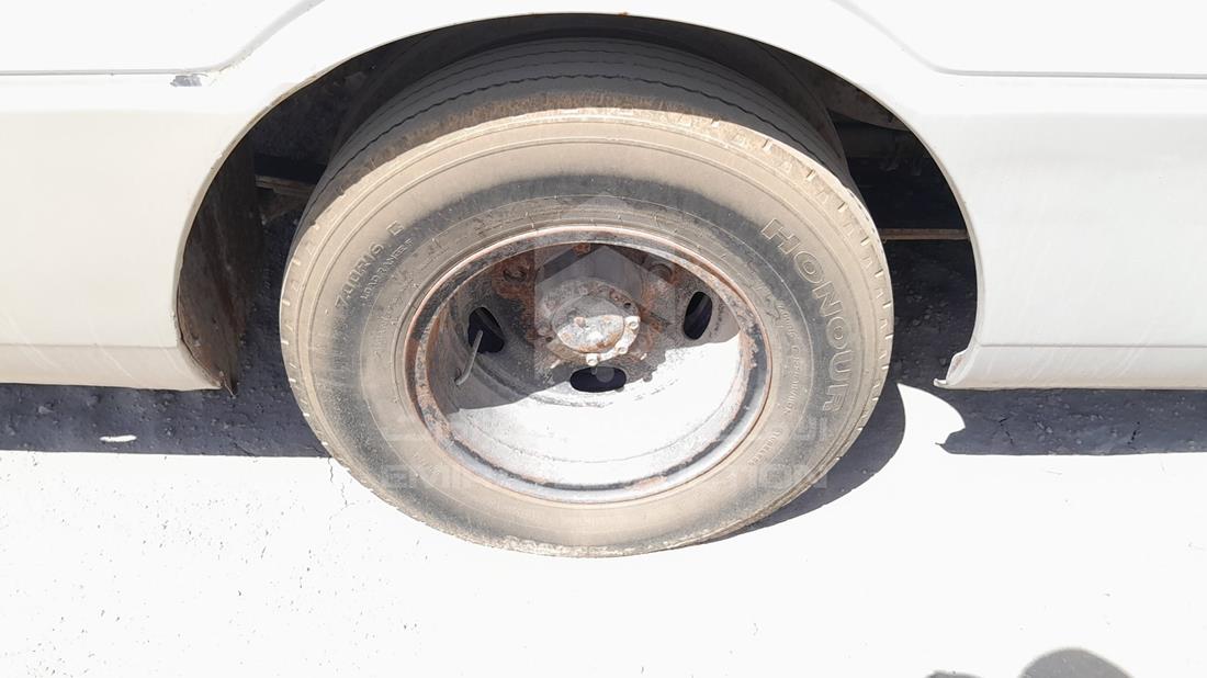 2006 Mitsubishi Rosa — Rear Right Tyre — Photo 29