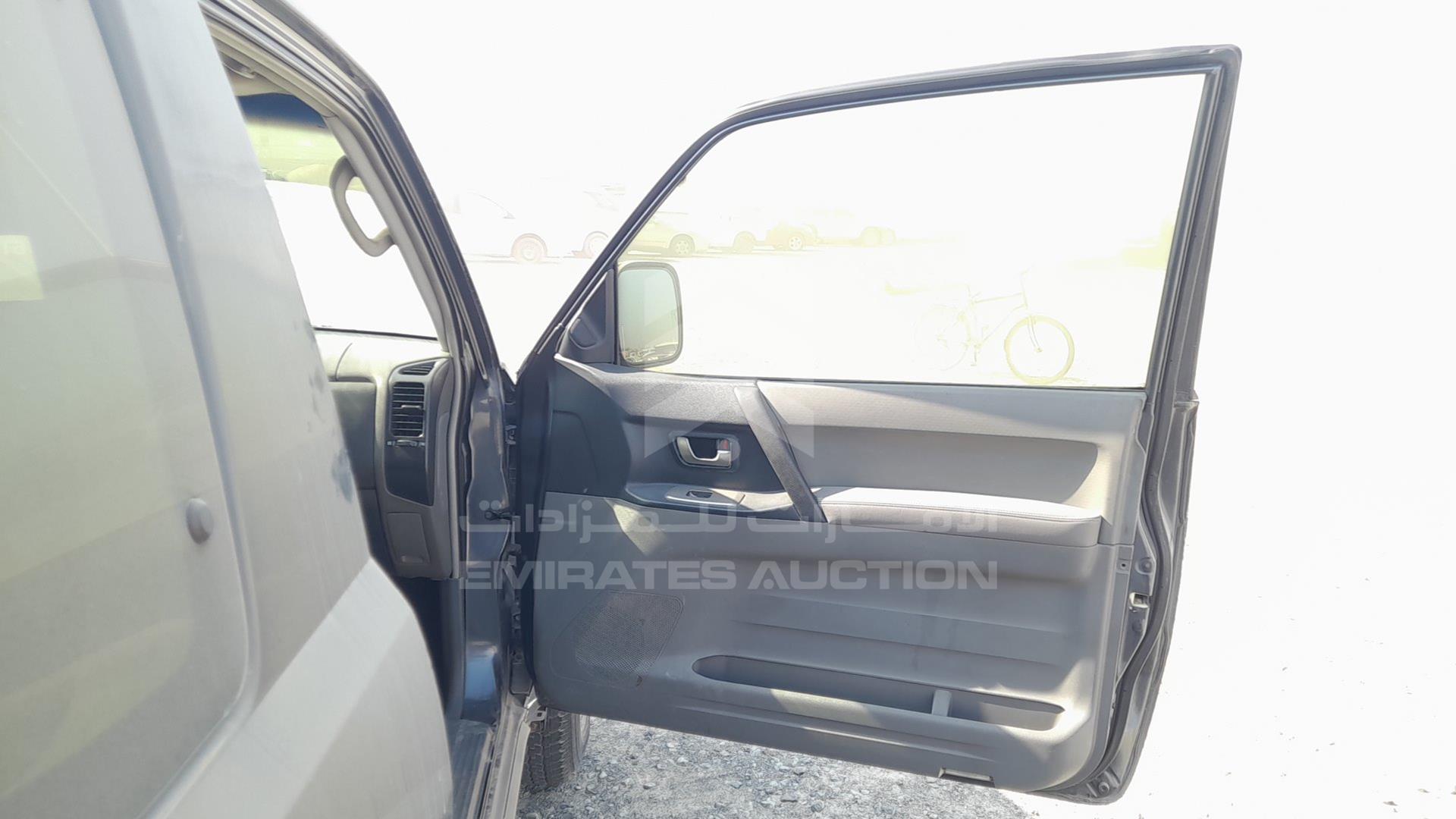 2005 MITSUBISHI PAJERO VIN: JMYMYV67W5J705237