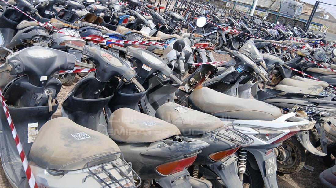 20 Scooter - Scrap without document — Front Left Driver Dashboard View — Photo 11