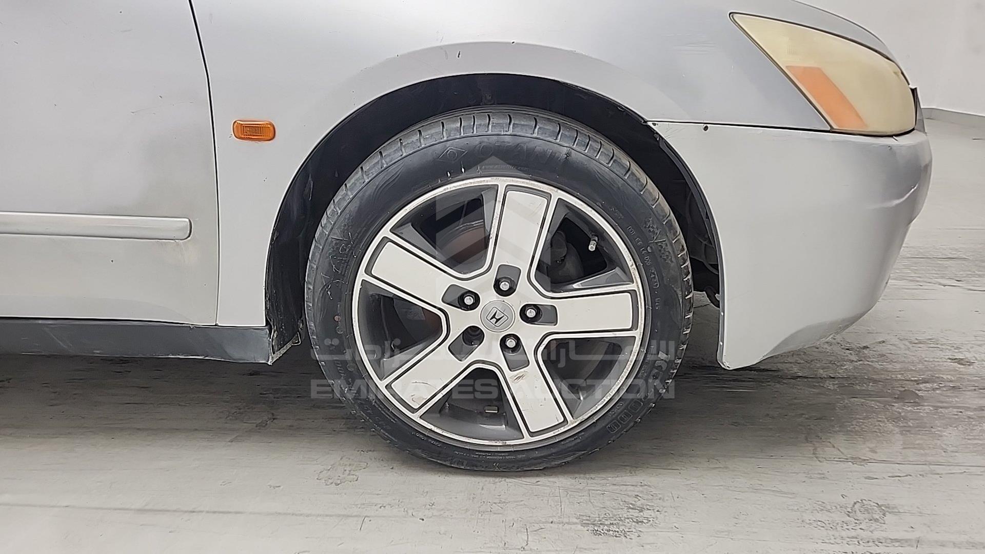 2004 HONDA ACCORD VIN: JHMCM56534C409582