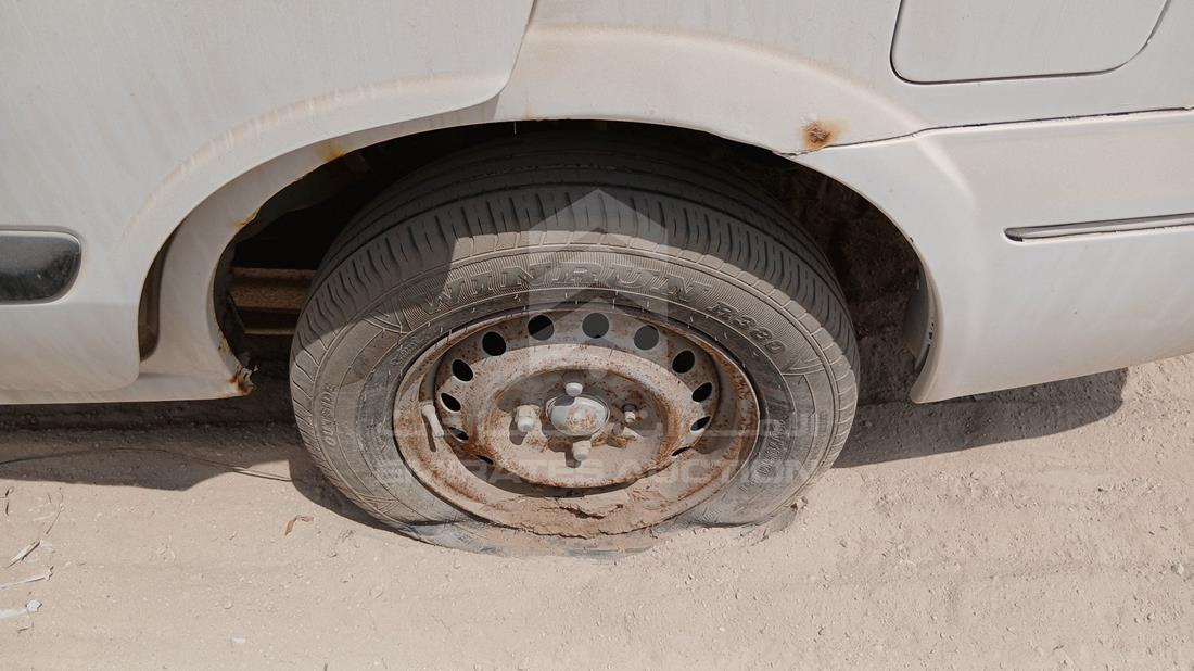 نيسان صني 2006 — الإطار الخلفي الأيسر — صورة 29