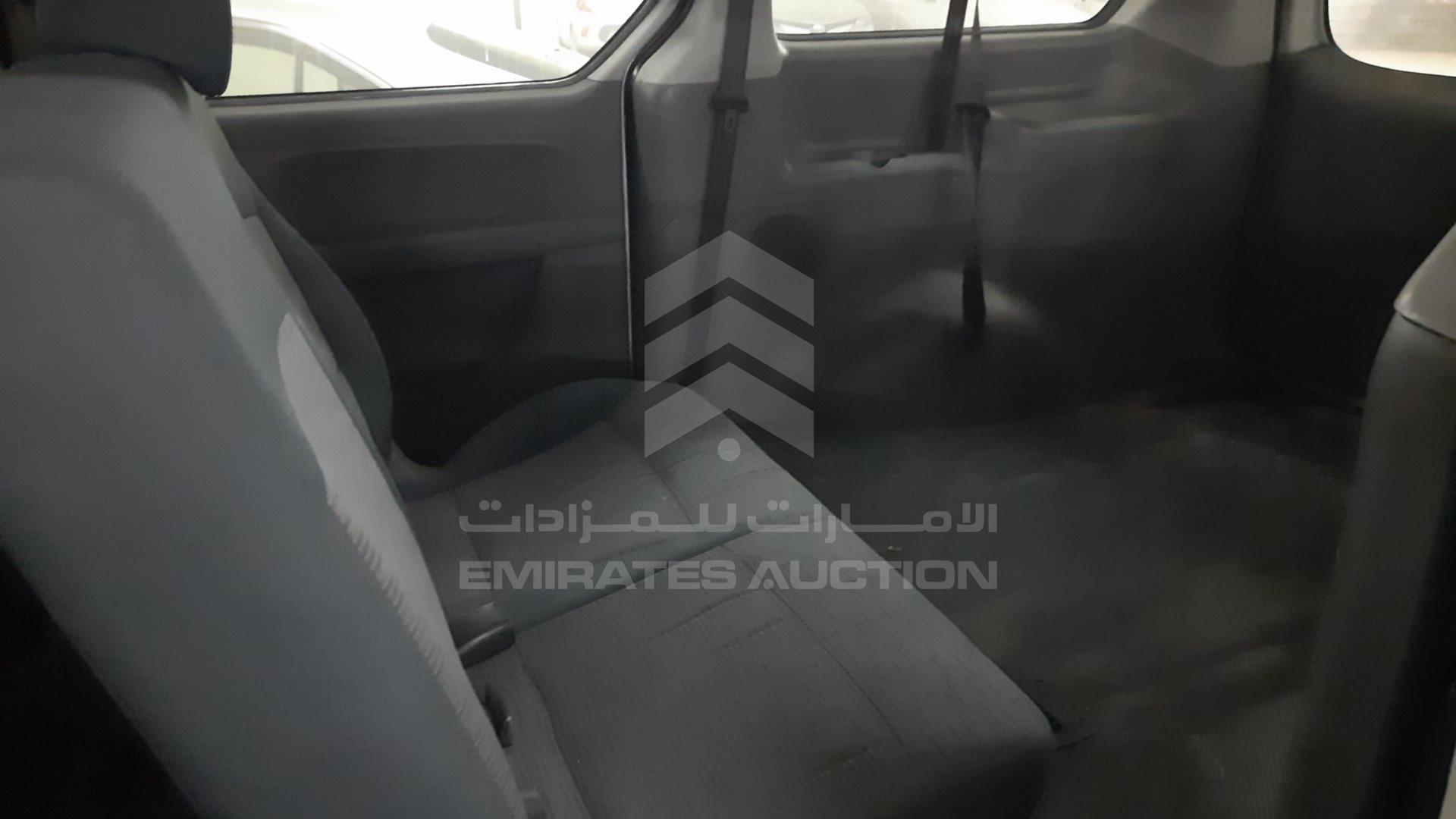 2018 HYUNDAI H1 VIN: KMHWG81RXJU967562