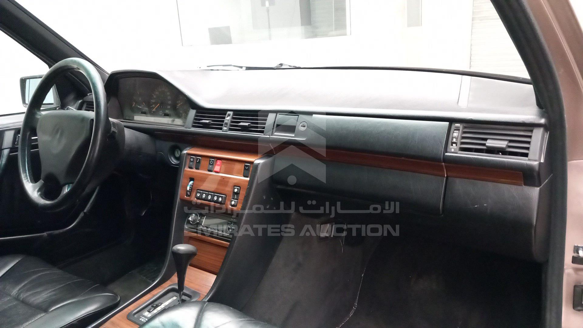 1993 MERCEDES E320 VIN: WDB1240321B880273