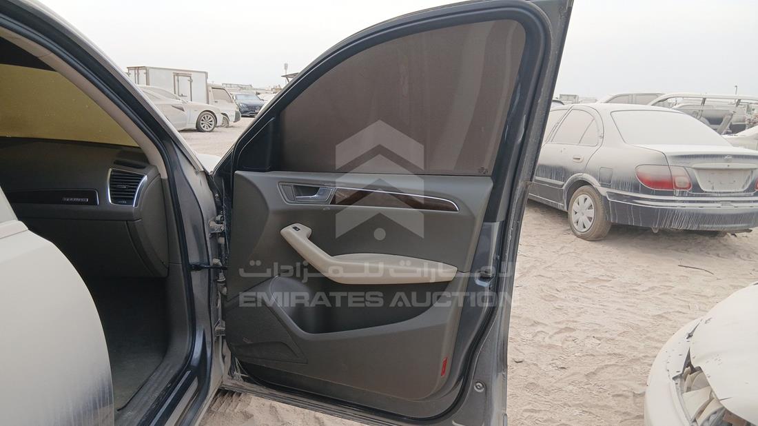 اودي كيو 5 2012 — الباب الأمامي الأيمن — صورة 24