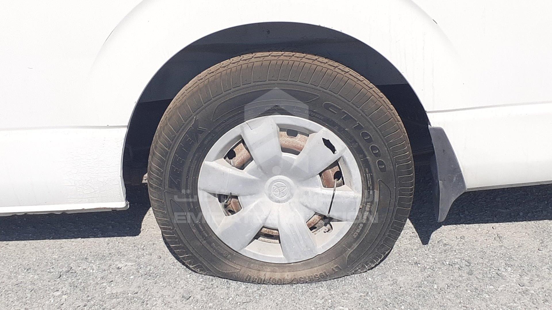 2005 TOYOTA HIACE VIN: JTGJX02P750002445