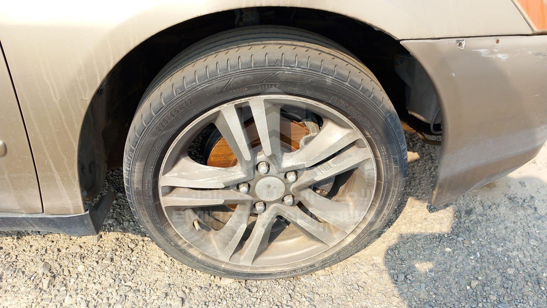 2005 HONDA ACCORD VIN: JHMCM56585C401155