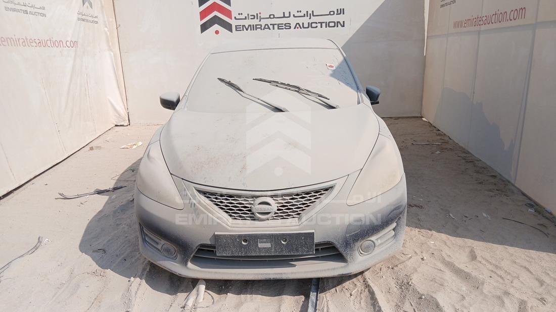 نيسان تيدا 2015 — الزاوية الأمامية بالكامل — صورة 1