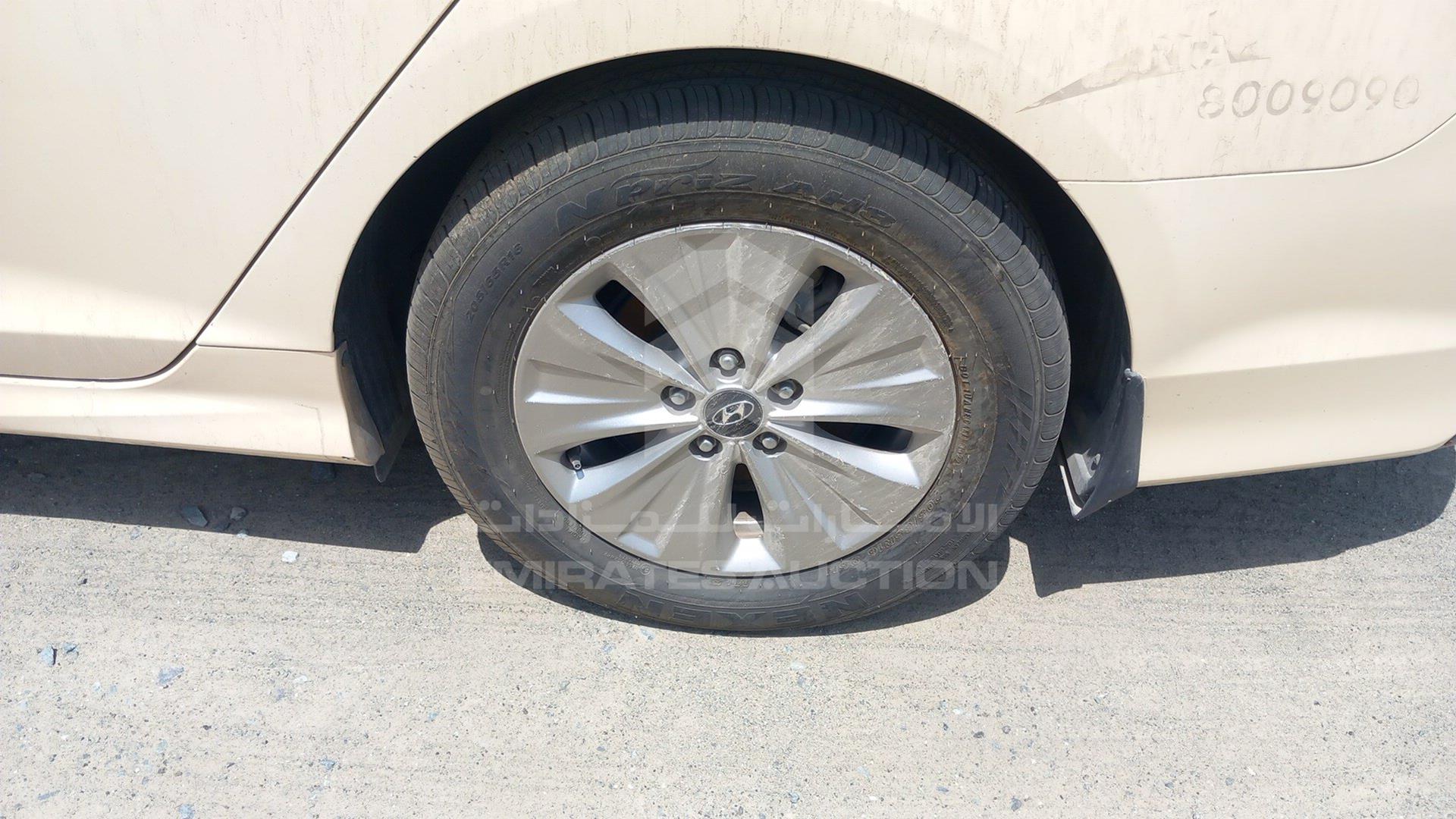 2018 HYUNDAI SONATA VIN: KMHE24130JA082089