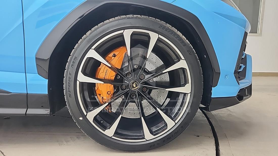 2021 Lamborghini Urus — Front Right Tyre — Photo 38