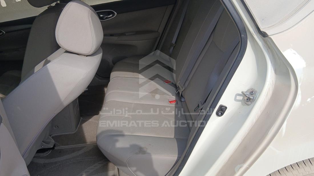 نيسان سينترا 2019 — زاوية الراكب الخلفي اليسرى — صورة 19