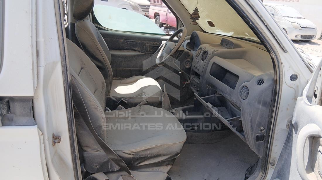 بيجو بارتنر 2006 — زاوية الراكب الأمامي للمقعد — صورة 22