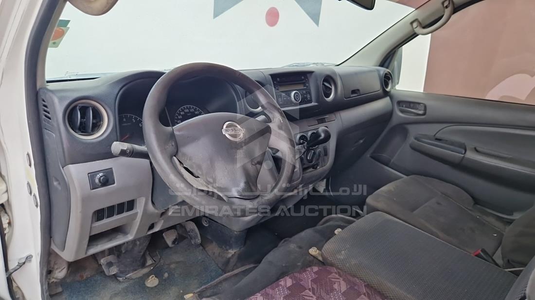 نيسان أورفان 2013 — زاوية واجهة السائق الأمامية اليسرى — صورة 6
