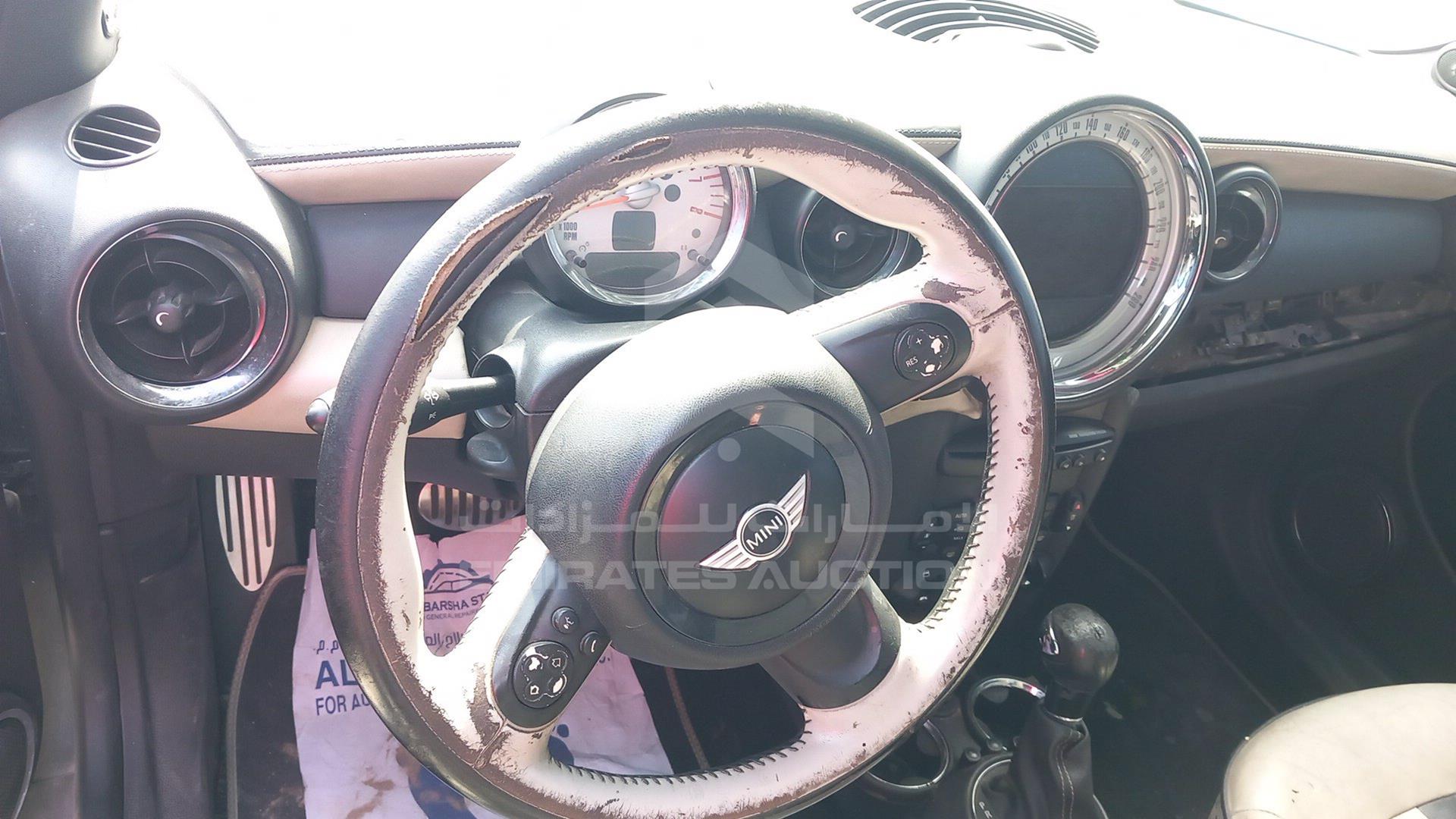2013 MINI COOPER S VIN: WMWSV310XDT452808