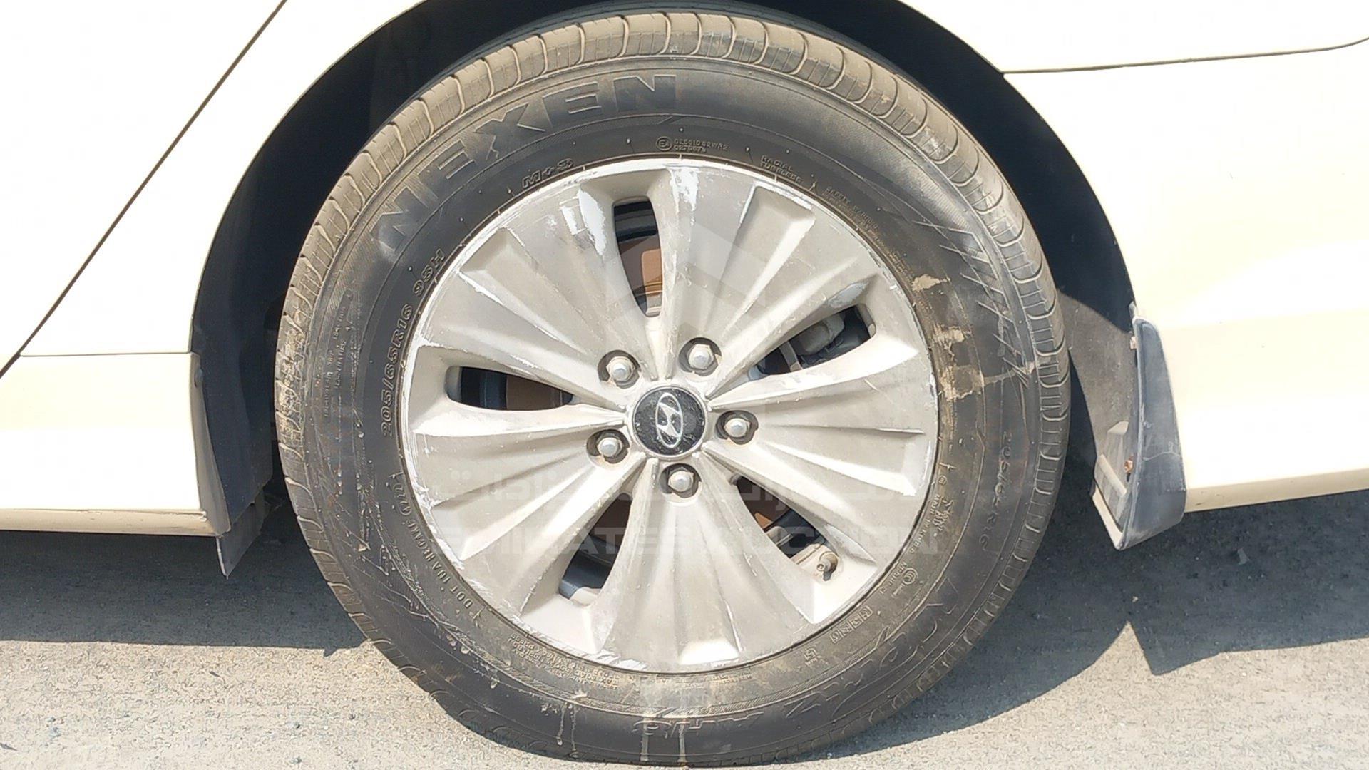 2018 HYUNDAI SONATA VIN: KMHE24131JA082134