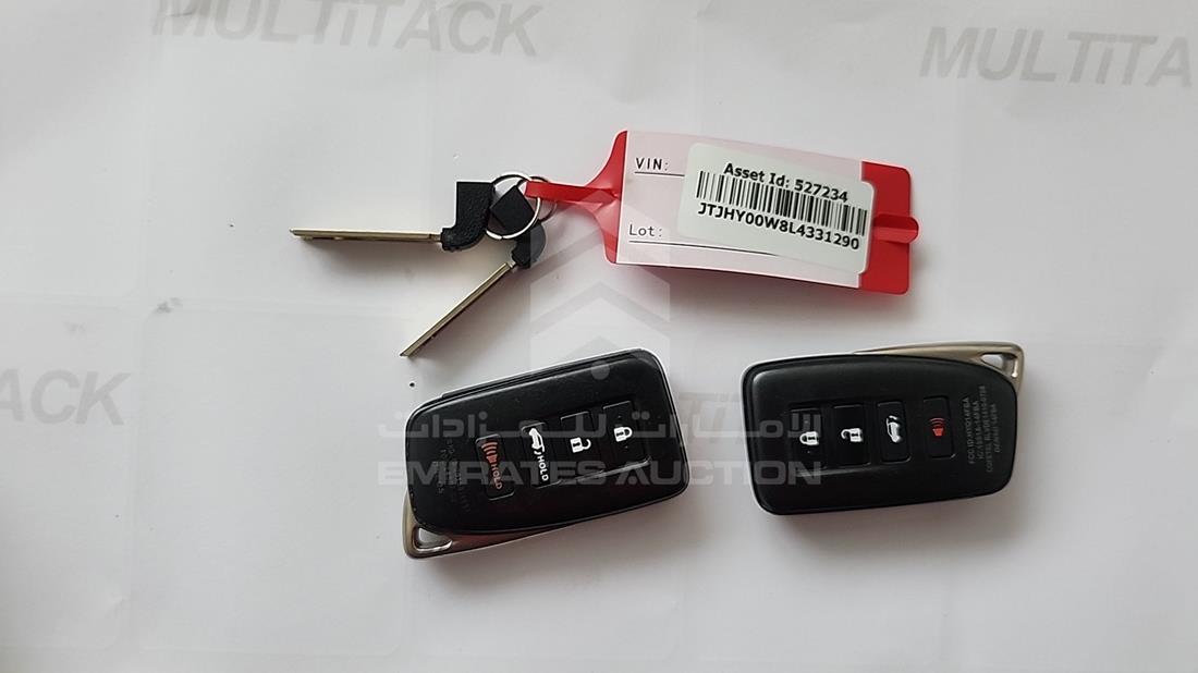 2020 Lexus LX 570 — Keys — Photo 5