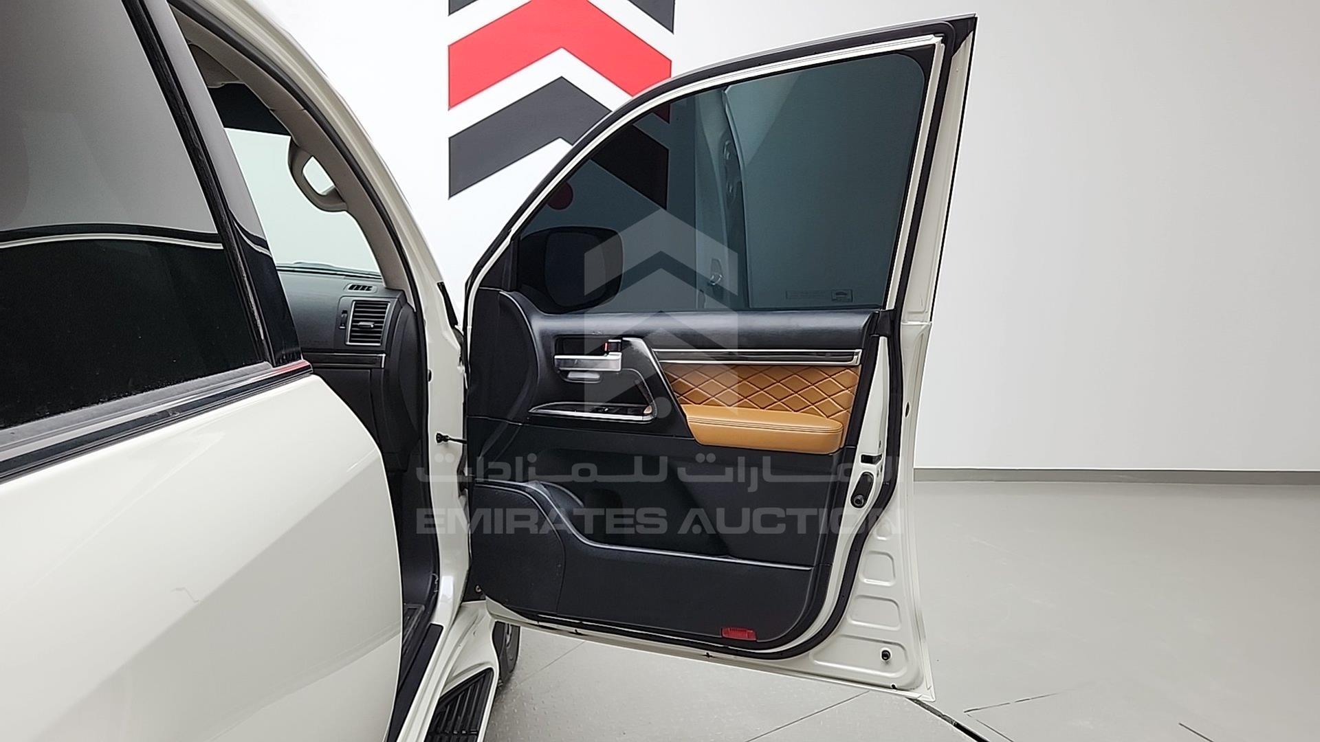2021 TOYOTA LAND CRUISER VIN: JTMHX01J7M4225066
