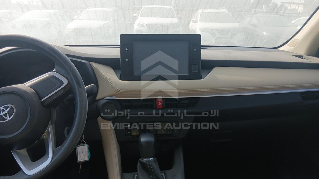 تويوتا ياريس 2023 — نظم الترفيه وكاميرا المراقبة والملاحة — صورة 16