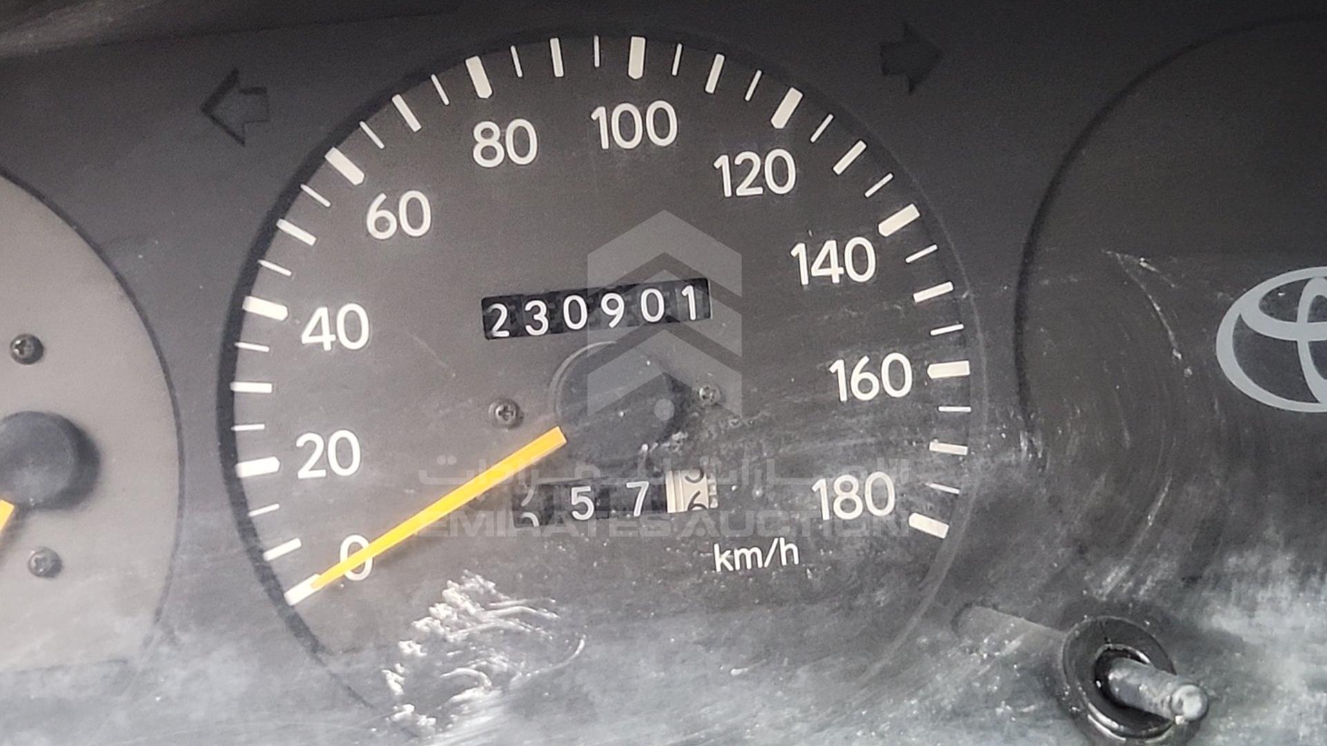 2004 TOYOTA HIACE VIN: RZH1157012858