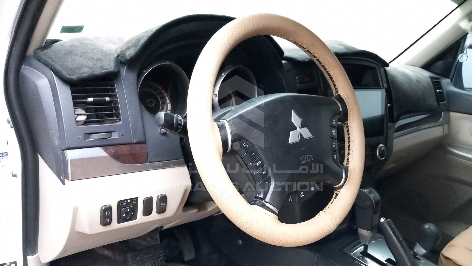 2011 MITSUBISHI PAJERO VIN: JMYLV97WB706495