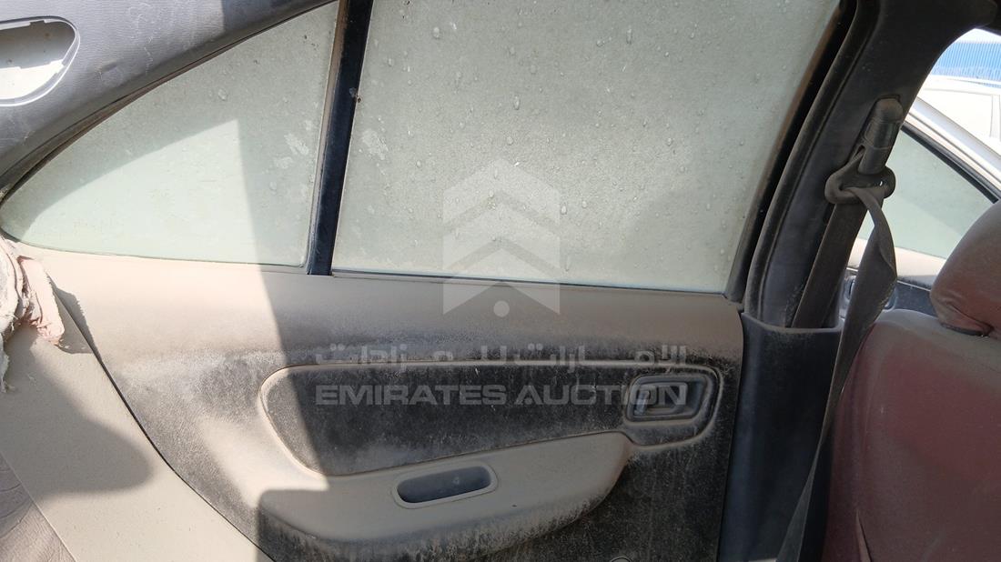 نيسان صني 2000 — الباب الخلفي الأيسر — صورة 19