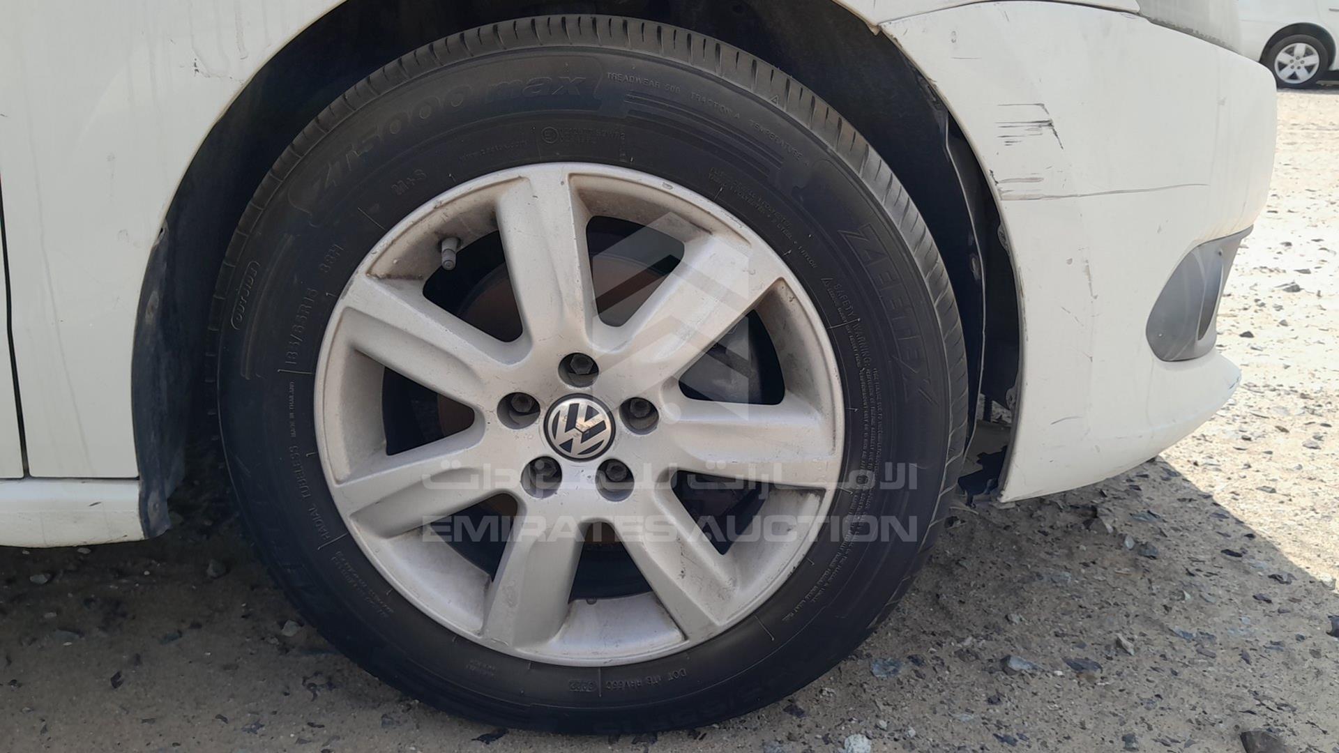 2014 VOLKSWAGEN POLO VIN: WVWBC2A72ET010056