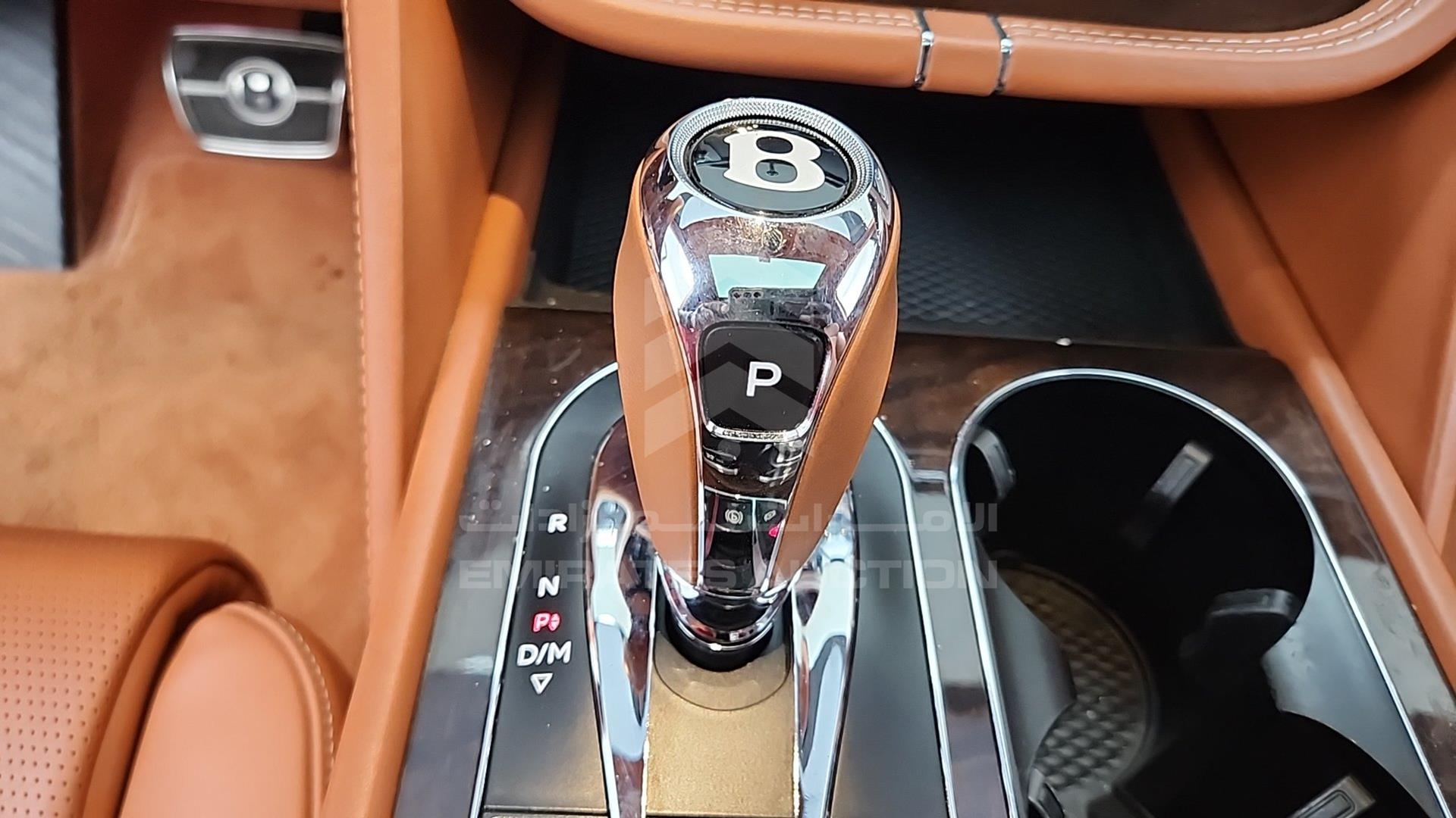 2018 BENTLEY BENTAYGA VIN: SJAAL1ZV5JC022898