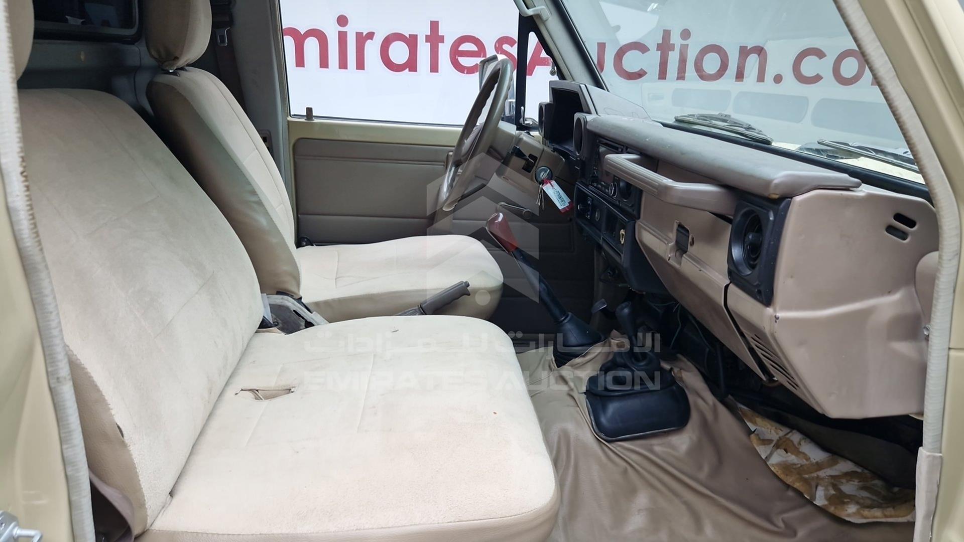 2006 TOYOTA LAND CRUISER VIN: JTFLJ71J168010726