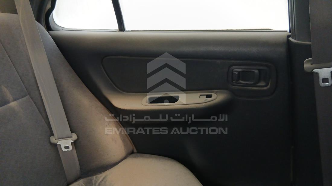 نيسان صني 1999 — الباب الخلفي الأيسر — صورة 18