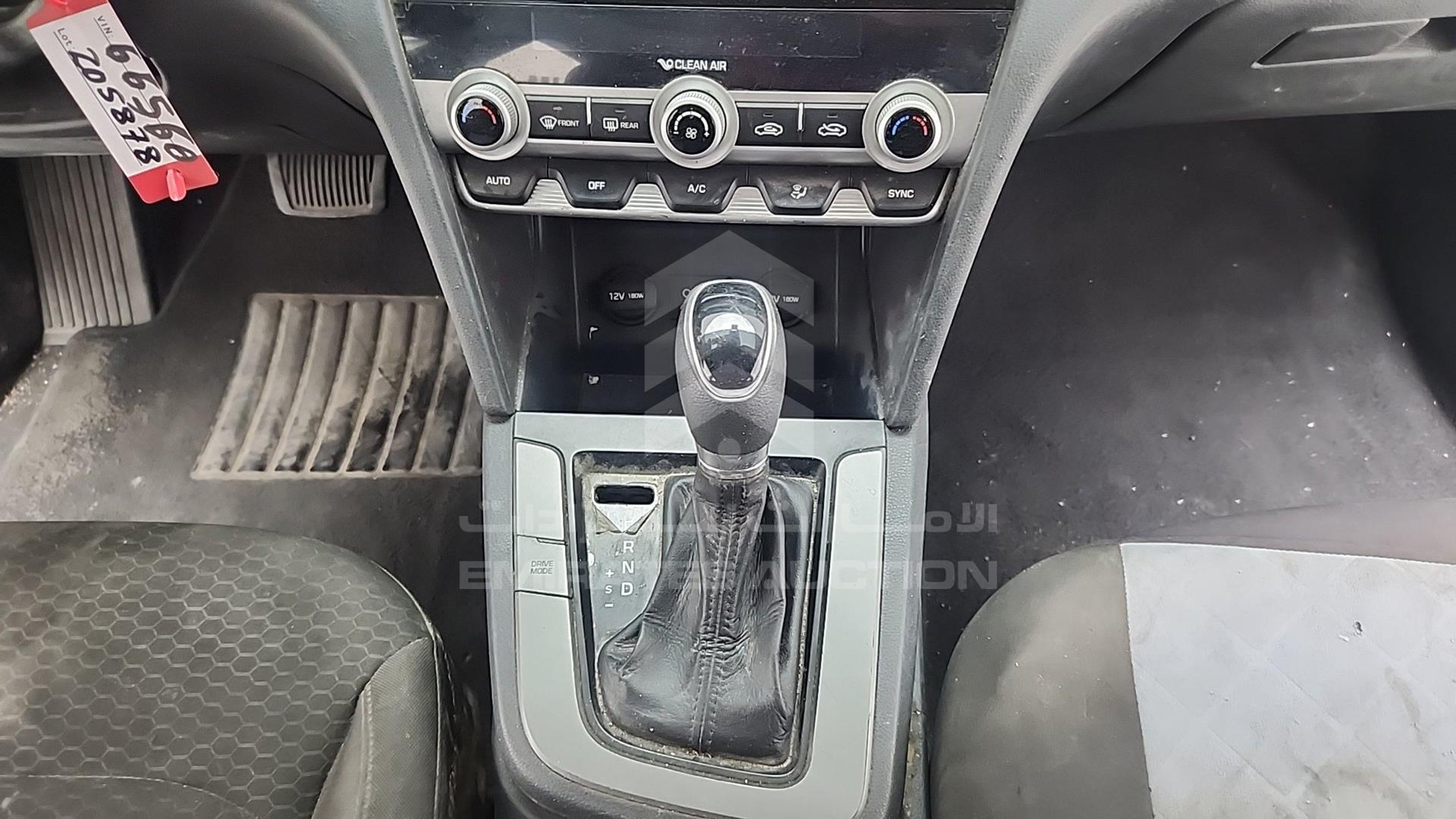 2020 HYUNDAI ELANTRA VIN: 5NPD84LF4LH566560