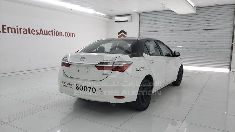 RKLBB9HE9J5206559 Auction: EmiratesAuction Lot: 404120 RKLBB9HE9J5206559 Toyota Corolla 2018 WHITE Photo 8