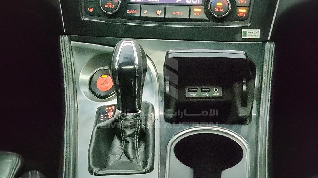 2016 Nissan Maxima — Gear View — Photo 17