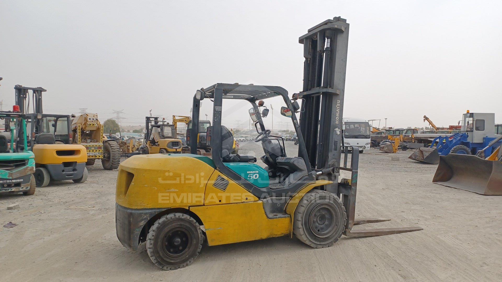 2016 KOMATSU FORKLIFT VIN: M252138087