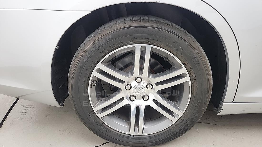 2012 Chrysler 300 — Rear Right Tyre — Photo 34
