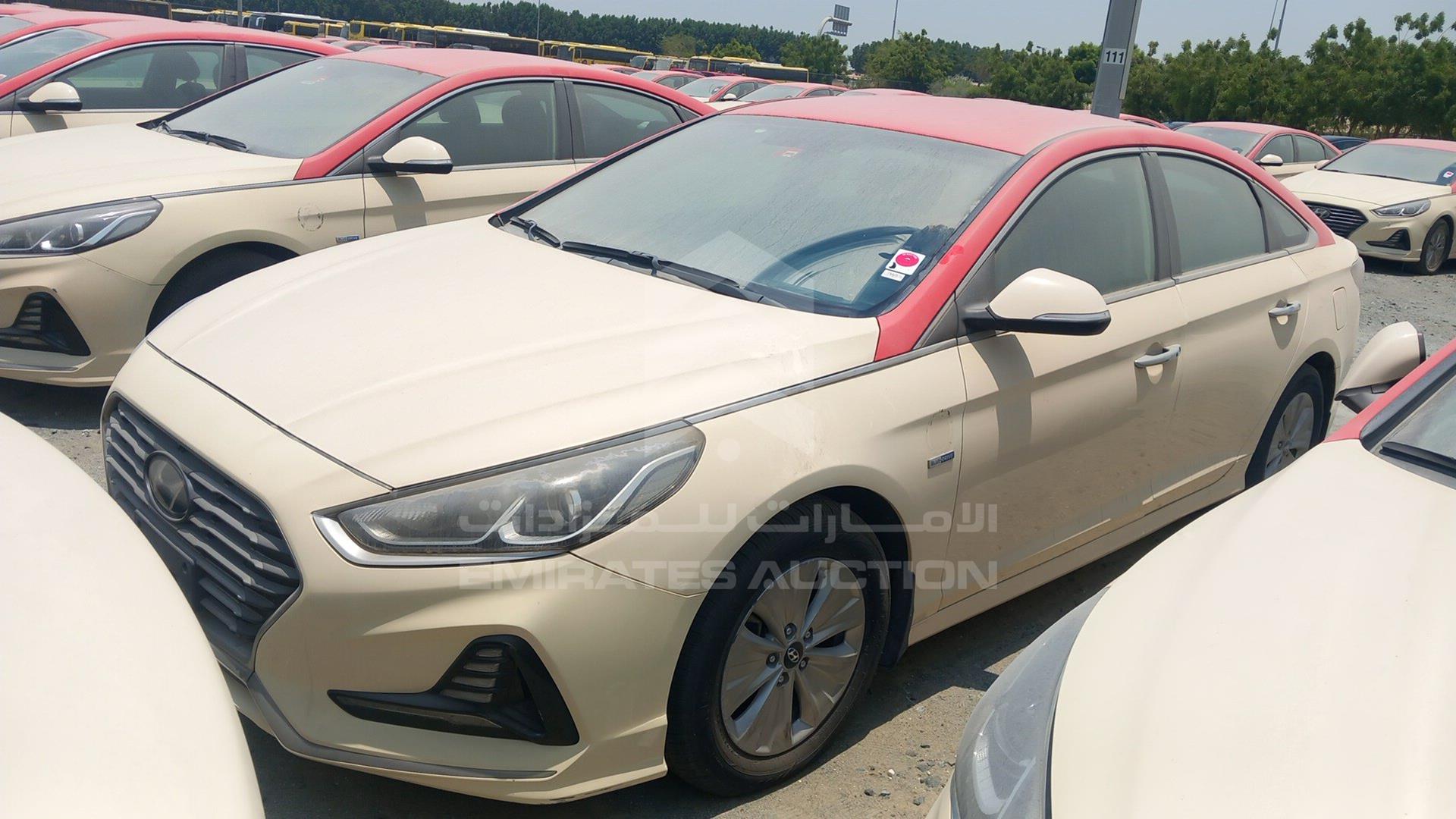 2018 HYUNDAI SONATA VIN: KMHE24138JA082115