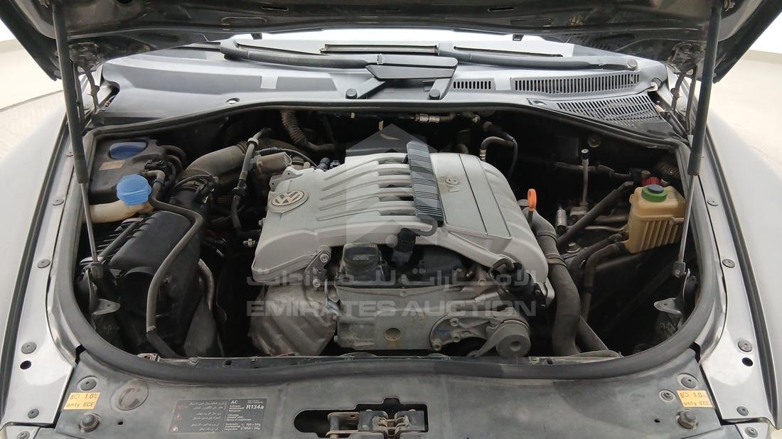 2008 Volkswagen Touareg — Engine Bay — Photo 24