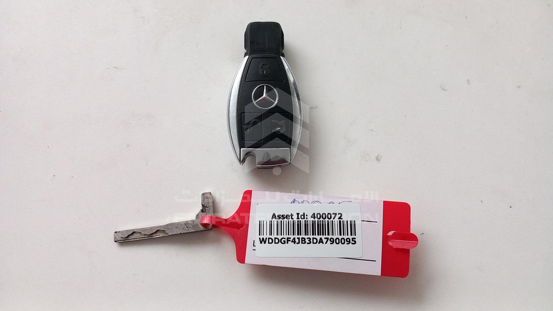 2013 MERCEDES C 200 VIN: WDDGF4JB3DA790095