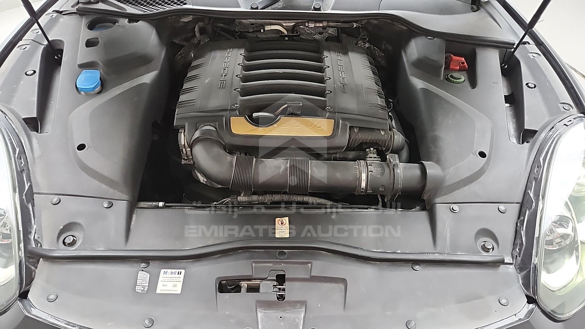 2016 PORSCHE CAYENNE VIN: WP1ZZZ92ZGLA05582